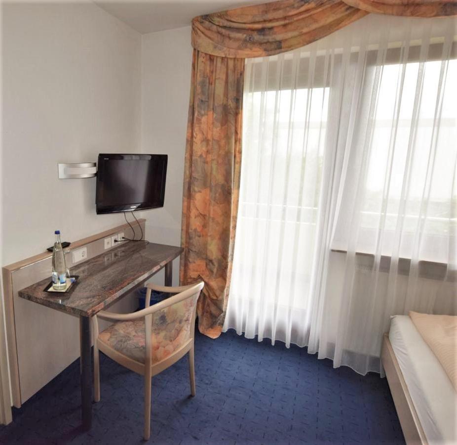 Hotel Alena - Kontaktlos Check-In ฟิลเดอร์ชตัดท์ ภายนอก รูปภาพ