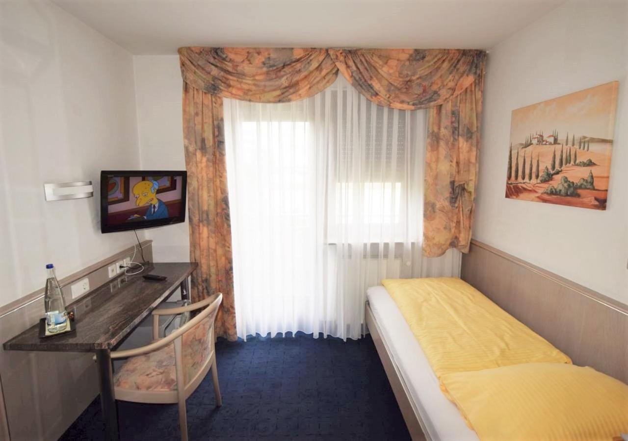 Hotel Alena - Kontaktlos Check-In ฟิลเดอร์ชตัดท์ ภายนอก รูปภาพ