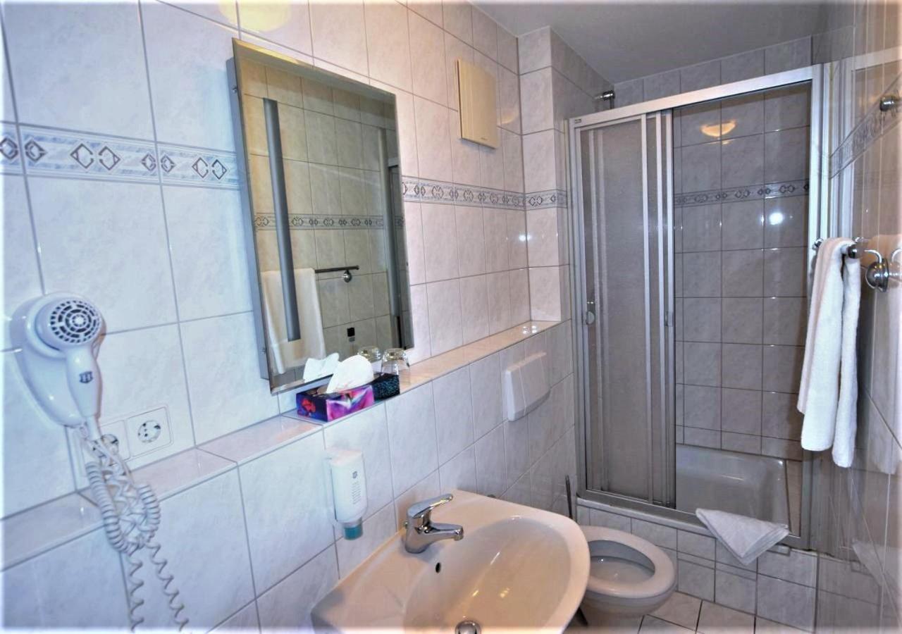 Hotel Alena - Kontaktlos Check-In ฟิลเดอร์ชตัดท์ ภายนอก รูปภาพ