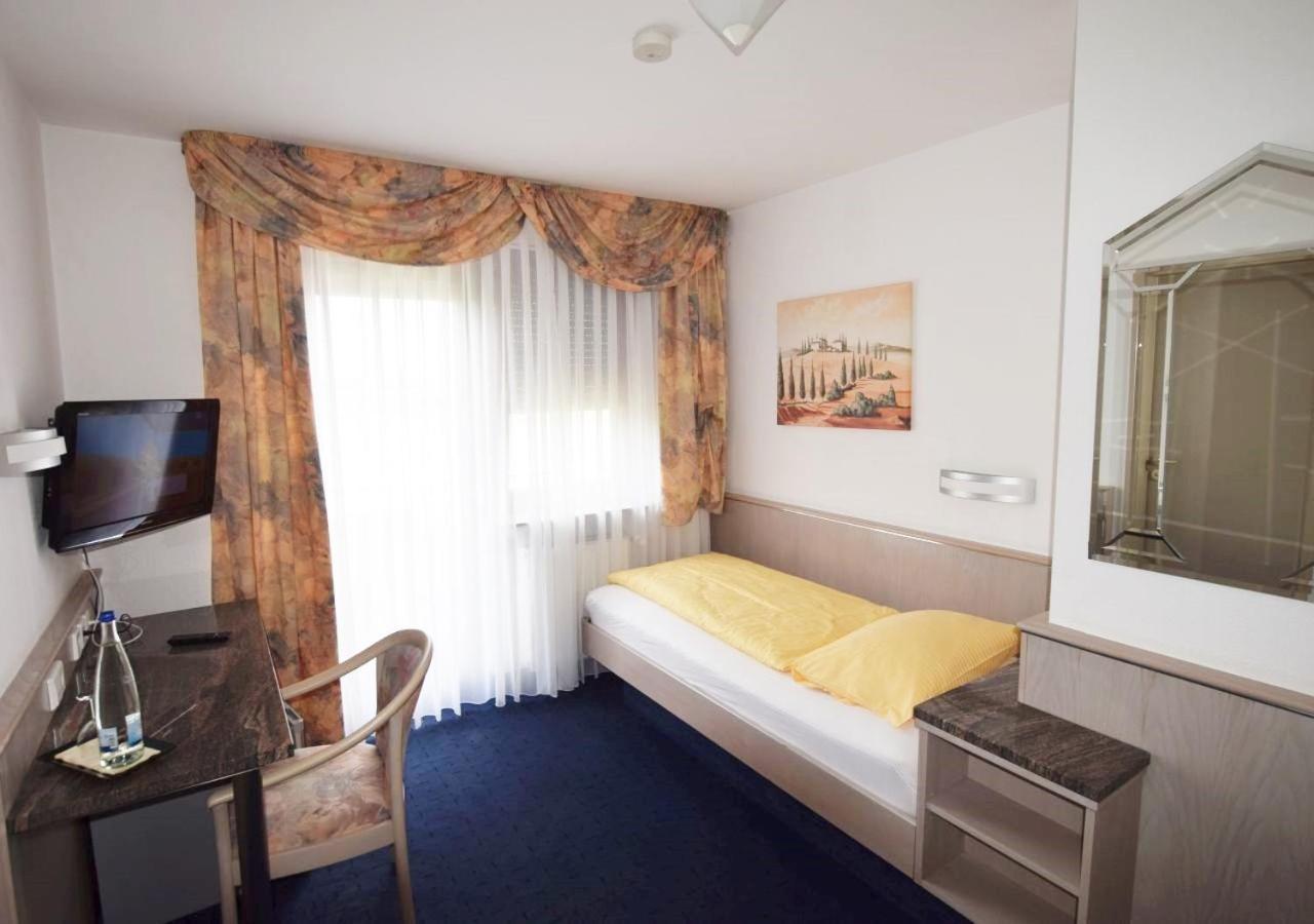 Hotel Alena - Kontaktlos Check-In ฟิลเดอร์ชตัดท์ ภายนอก รูปภาพ